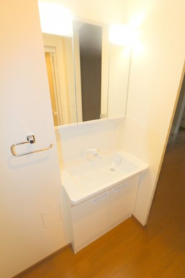 【独立洗面台】 | アリエッタ桜塚 | ※同タイプの写真となり、実際のお部屋とは異なる場合があります