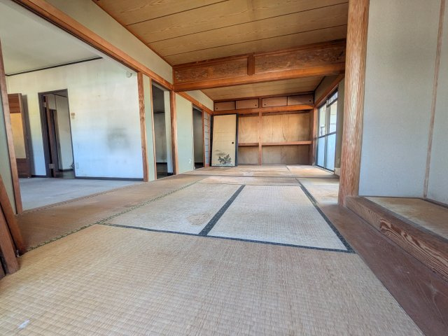 山内ヴィラージュ富野（A-8）の和室
