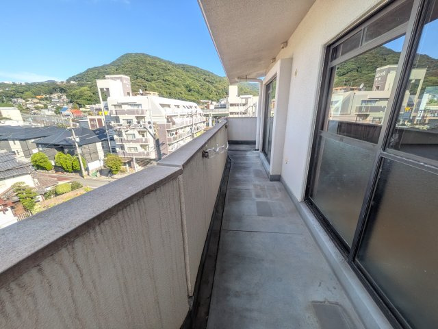 山内ヴィラージュ富野（A-8）のバルコニー