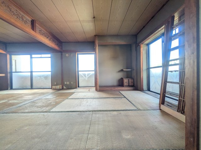 山内ヴィラージュ富野（A-8）の和室