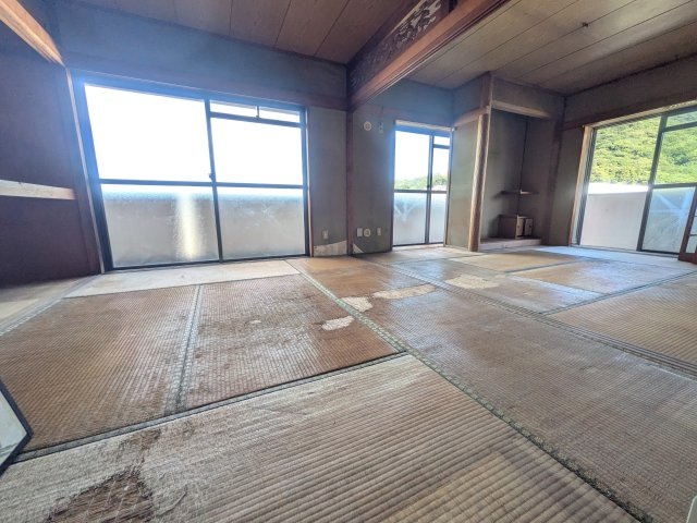 山内ヴィラージュ富野（A-8）の和室