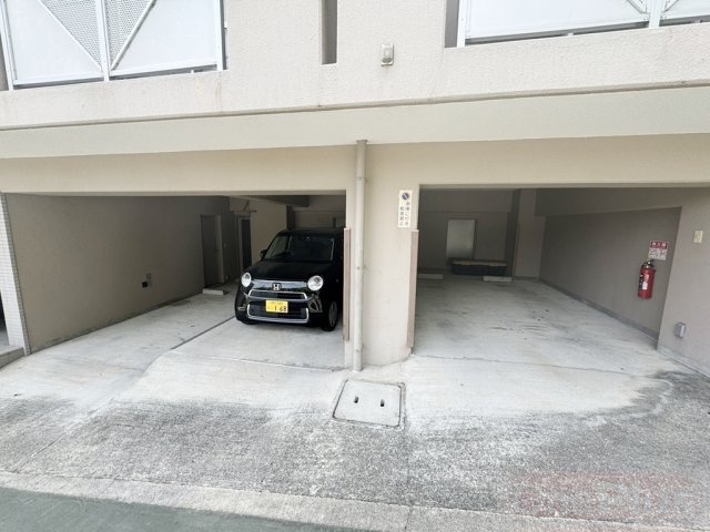 ロイヤルコート六甲桜ケ丘の駐車場