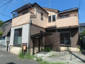 愛川町中津　中古戸建の前面道路含む現地写真