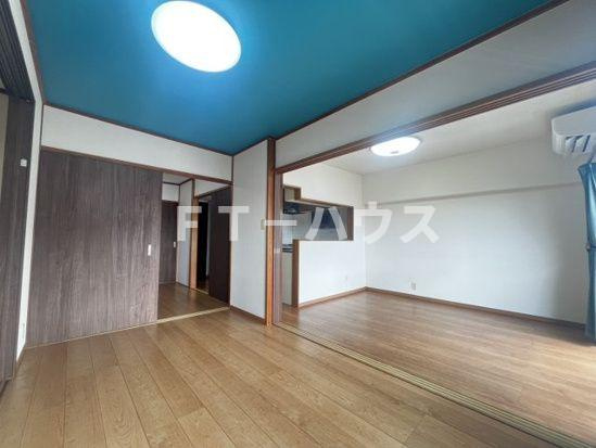 東船橋和光台ハイツ２号棟の居間・リビング