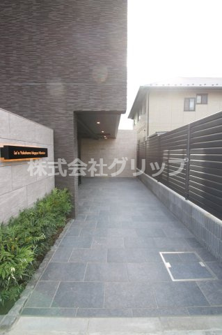 Le'a横濱井土ケ谷弐番館のエントランス