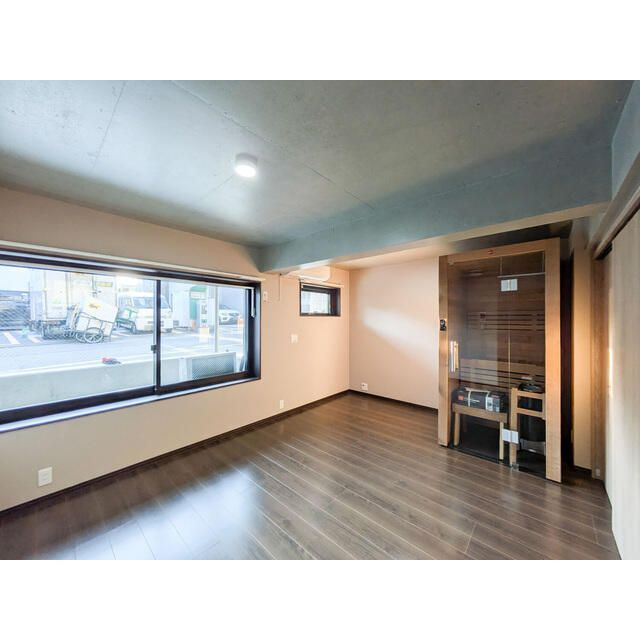 ＳＣＥＮＥ．Ｍｅｇｕｒｏ　Ｓａｕｎａ　Ｒｅｓｉｄｅｎｃｅの居間・リビング