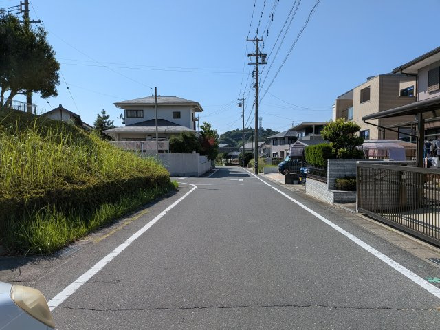 リーブルガーデン常滑市井戸田町3丁目　1号棟の前面道路含む現地写真|●○前面道路○●