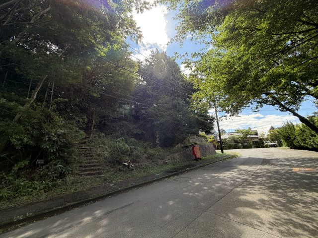 函南町　南箱根ダイヤランドの前面道路含む現地写真