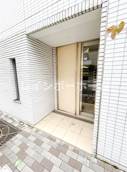 レジデンス毛利　EASTのエントランス
