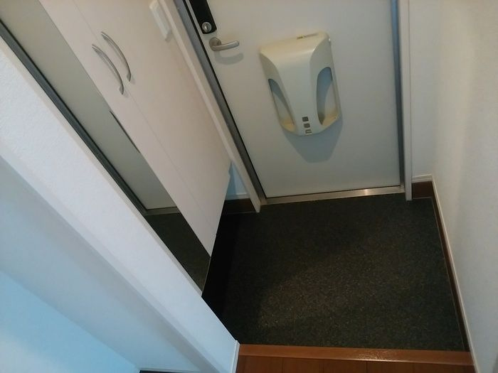 Ｄ－ｒｏｏｍ小矢部　A棟の玄関