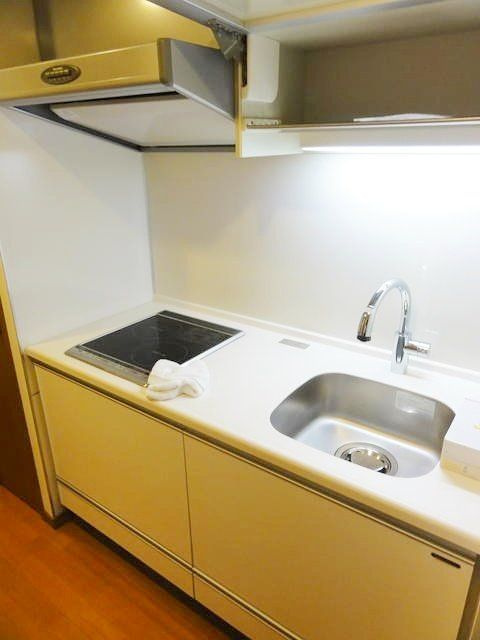 日神デュオステージ押上のキッチン|コンパクトなキッチンで掃除もラクラク