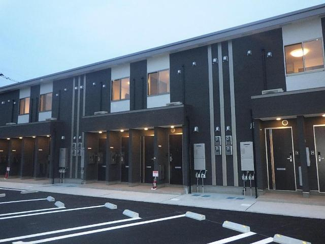 菊池郡大津町大字杉水のアパートの外観|外観写真（夜）