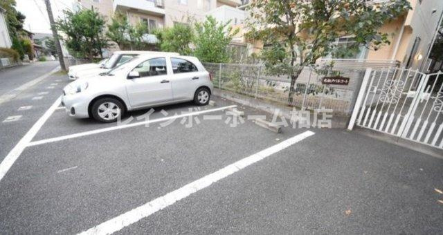 特典：仲介手数料が50％OFFです‼の駐車場