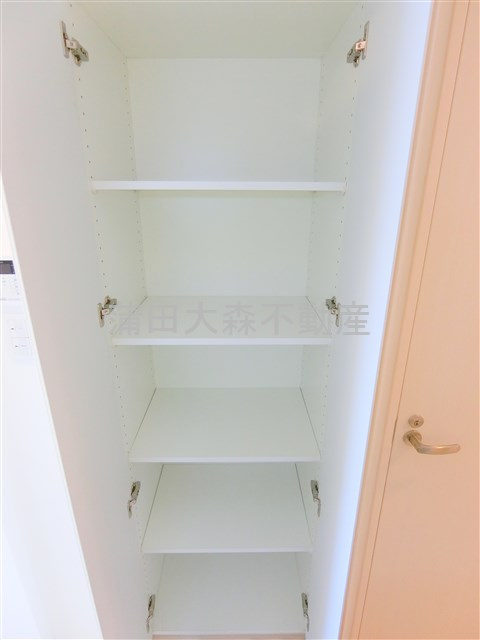 LUXENAラグゼナ平和島の収納|廊下部分の棚収納