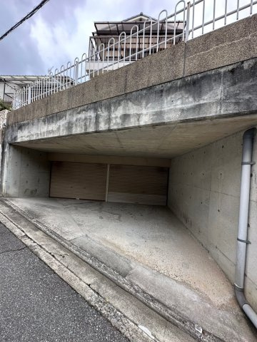 貸家　西宮市松生町の駐車場