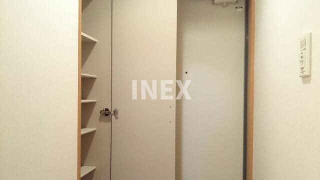 横浜市中区松影町２丁目の賃貸マンションの玄関