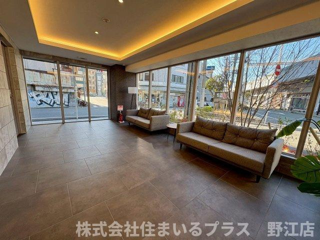 ArtizA京橋WESTのロビー