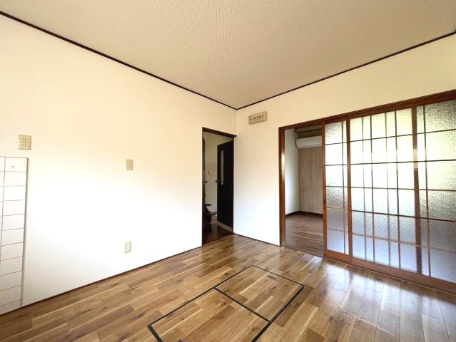 喜多町戸建の洋室