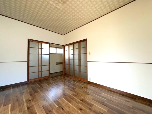 喜多町戸建の洋室