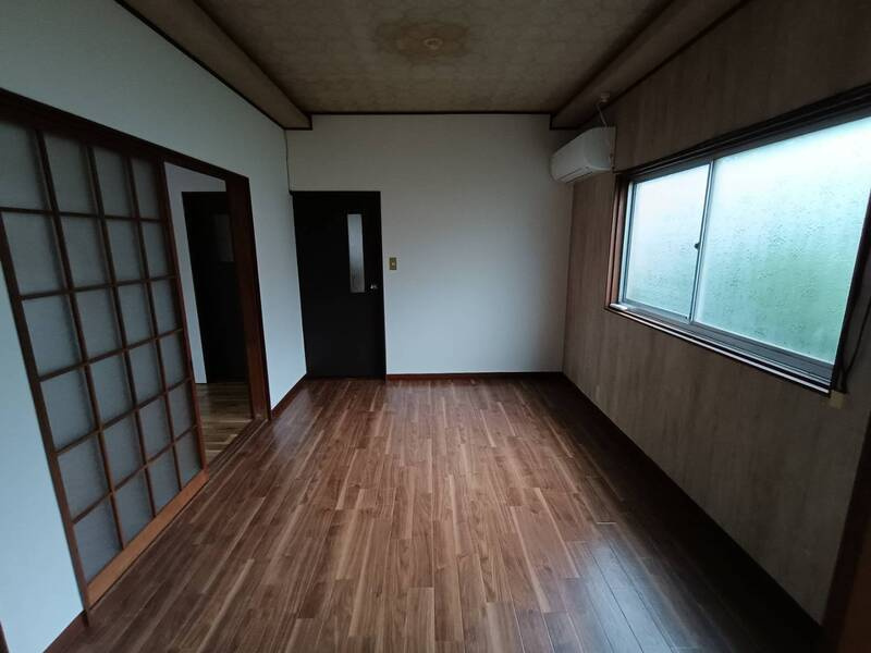 喜多町戸建の洋室