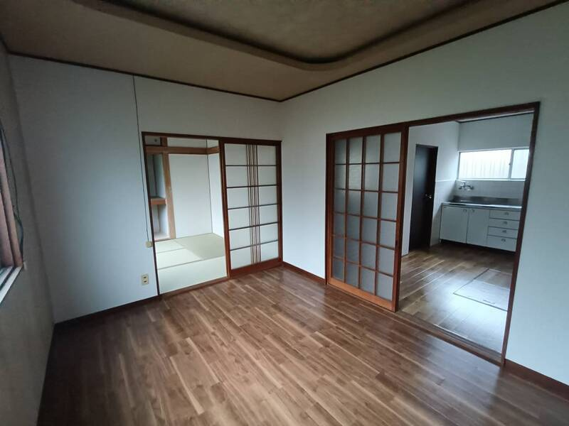喜多町戸建の洋室