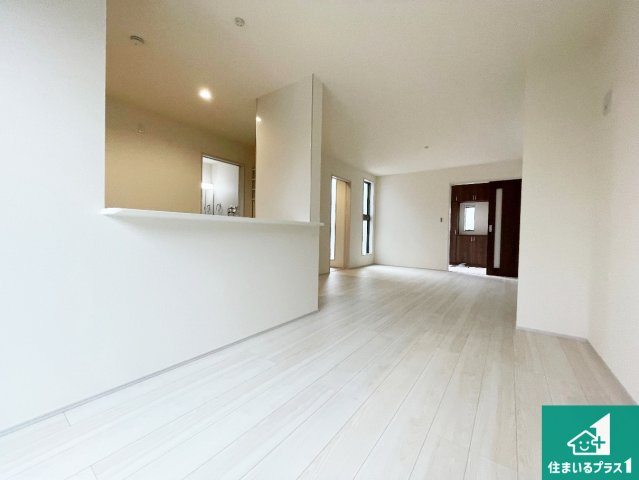 明石市魚住町金ケ崎　第2期　新築一戸建ての居間・リビング|シンプルなリビングは、観葉植物等のインテリアを楽しめますね！パパ好みにも、ママ好みにも家具次第で雰囲気を変えることができます！