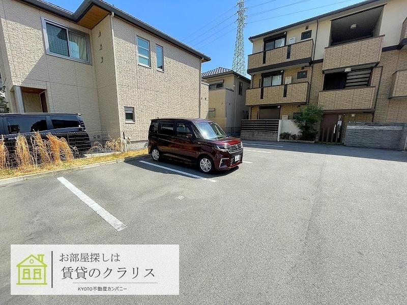 ソレイユ洛西口の駐車場