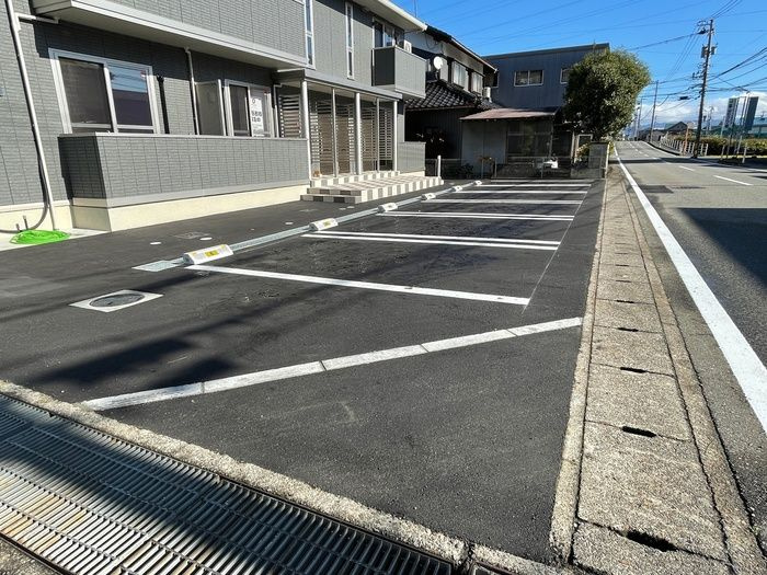 D-room富山の駐車場