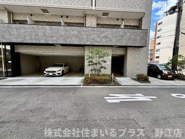 エスリード京橋アミュゼの駐車場