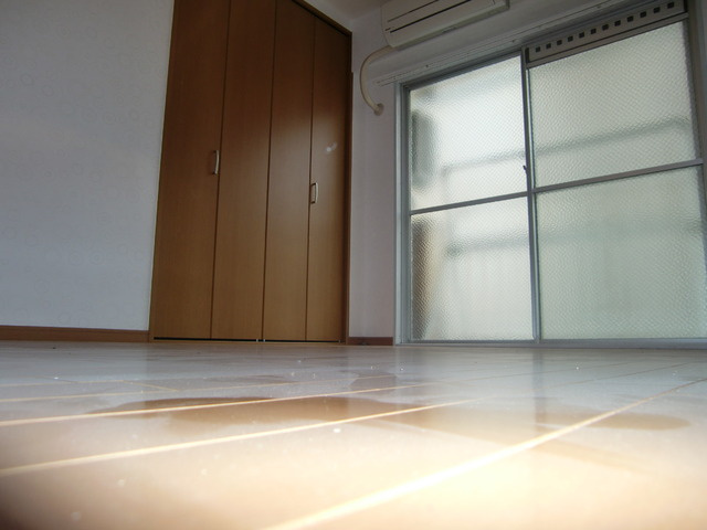 錦マンションの洋室