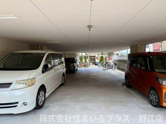 クレールソフィア都島の駐車場