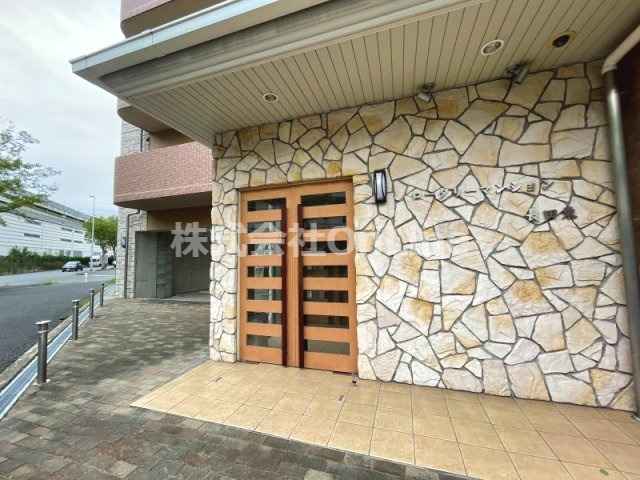 ロータリーマンション長田東のエントランス