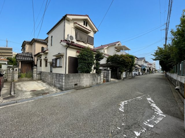 宝塚市安倉中　中古一戸建ての前面道路含む現地写真|車通りの少ない前面道路！
