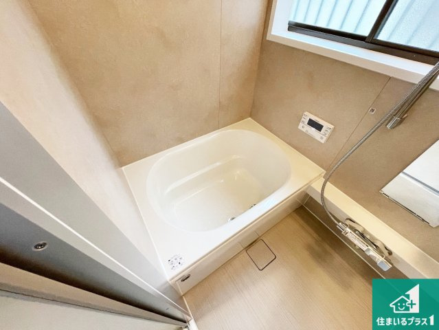 宝塚市安倉中　中古一戸建ての浴室|足をゆったり伸ばして寛げる浴槽！
