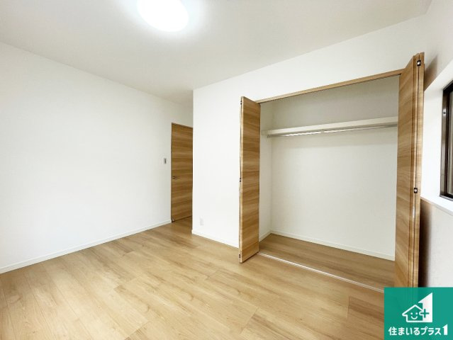 宝塚市安倉中　中古一戸建ての洋室|収納スペースをしっかり確保した洋室！
