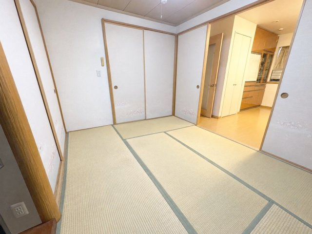 福岡市東区青葉3丁目 中古戸建のその他|収納や趣味のスペースにも便利なサービスルームです！
※AI加工により荷物を消去しています（現況優先）
