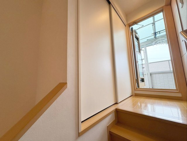 福岡市東区青葉3丁目 中古戸建の収納|物入です！階段を上がるとベランダに出られます！