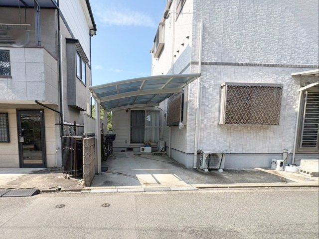 福岡市東区青葉3丁目 中古戸建の駐車場|カーポート付きの駐車場です！