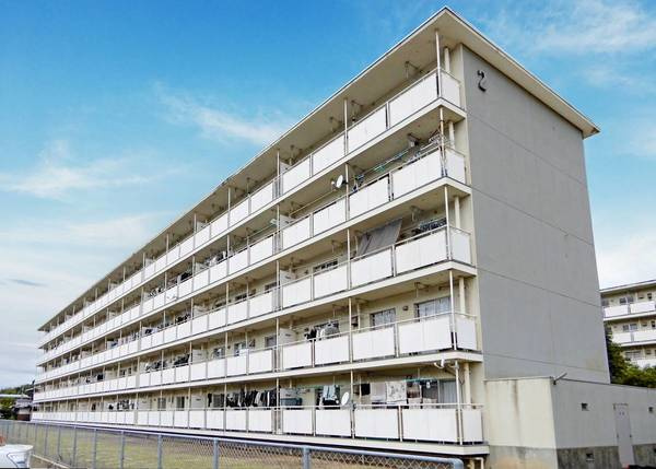 ビレッジハウス吉永1号棟の外観|外観は落ち着いています