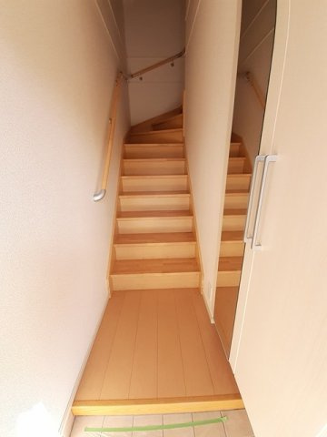ハーモニーツネヤマの玄関|明るい玄関です