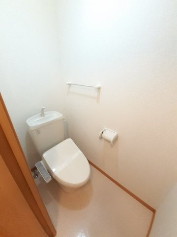 ベルデュール　Ａのトイレ|落ち着いた色調のトイレです