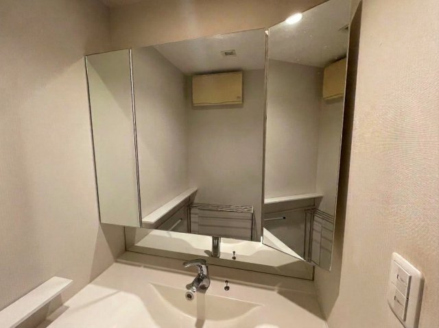 MJR笹原の洗面所|【※居住中物件のため、掲載画像は小物等をAIで消去したイメージとなります。実際の室内状況は、ご内覧時にご確認ください】
