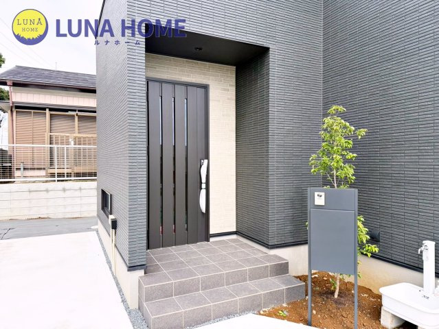 牛久市南7丁目　新築戸建　1号棟の玄関