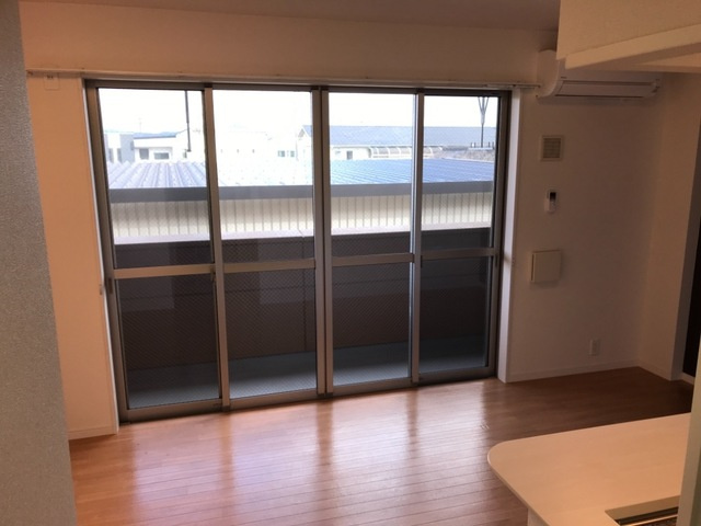 熊本市南区良町３丁目のアパートのバルコニー