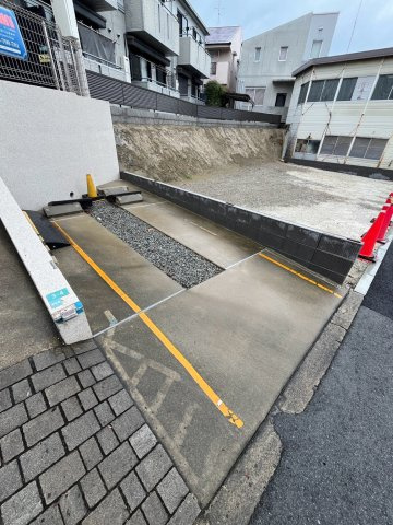 ソレーユ山手ヘーベルメゾンの駐車場