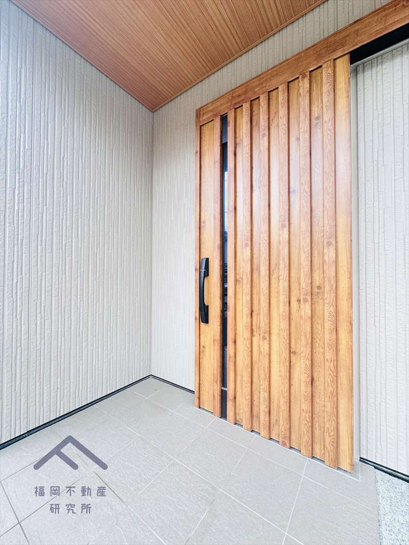糟屋郡新宮町大字原上　戸建ての玄関