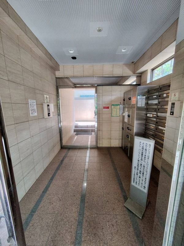 菱和パレス大森山王のエントランス