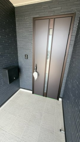 丸亀市今津町　新築戸建のエントランス