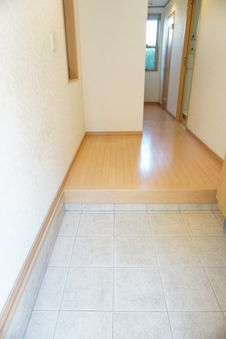 中古戸建　大東市深野5丁目（平成20年築）の玄関