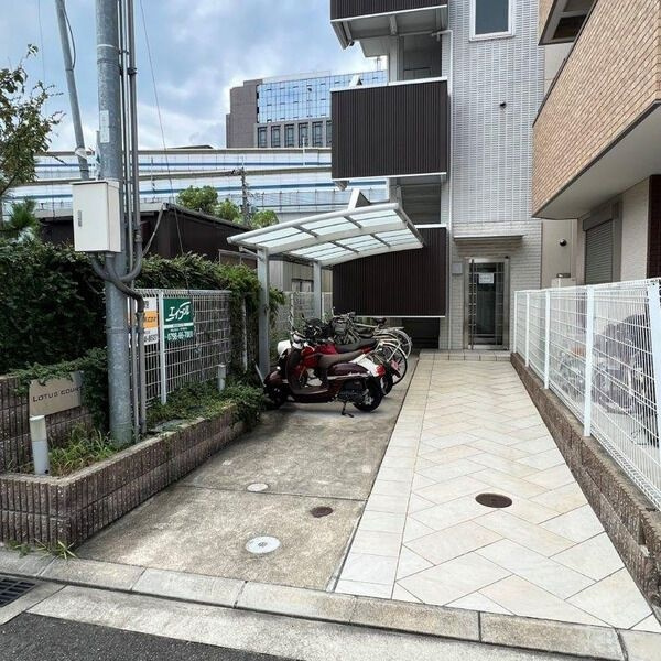 ロータスコートの玄関
